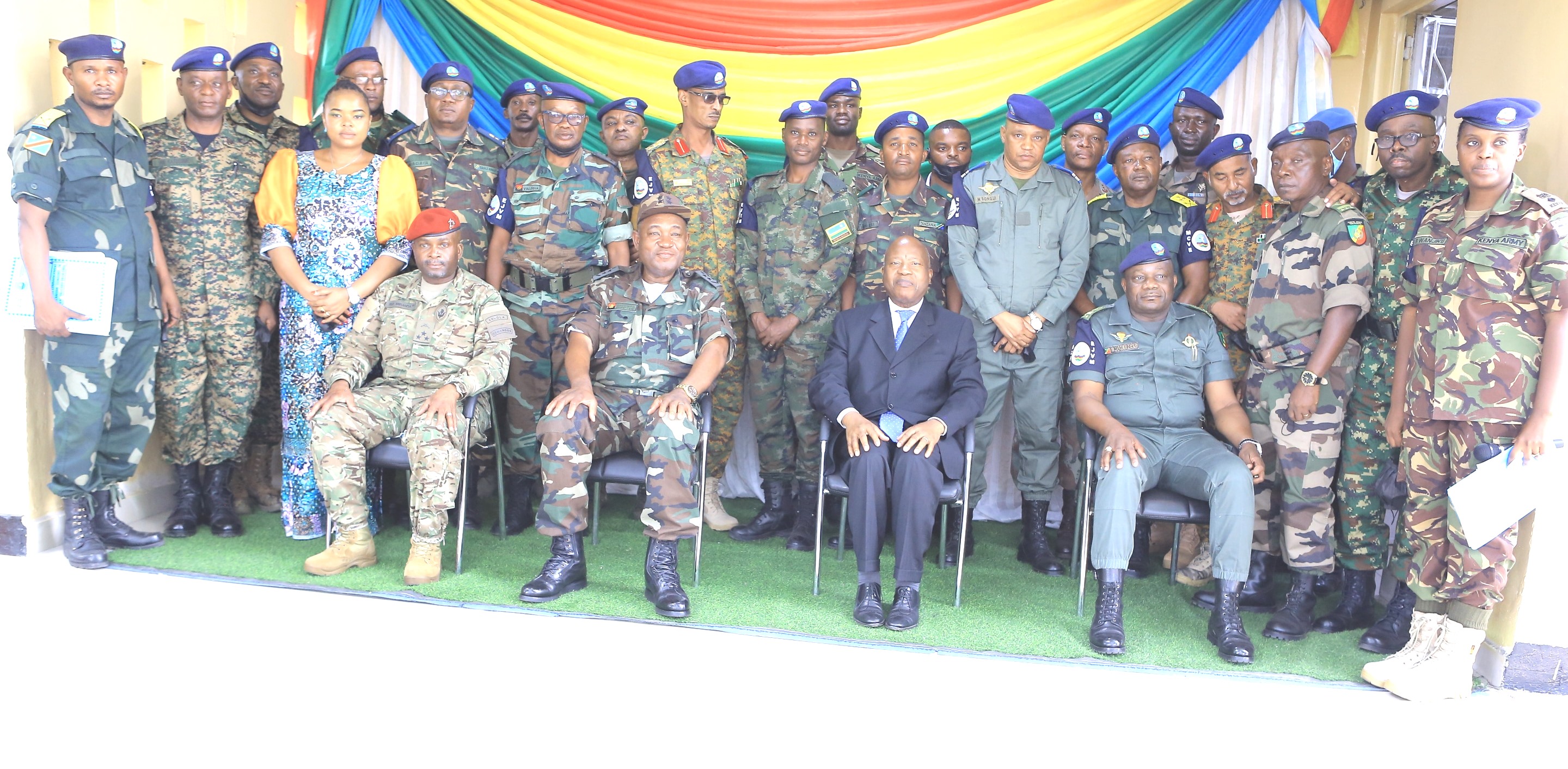 Le Secrétaire Exécutif, Amb. João Samuel Caholo avec des officiers du Mécanisme Conjoint de Vérification élargi lors de la cérémonie de remise entre le commandant sortant et entrant, janvier 2021 Goma-RDC.
